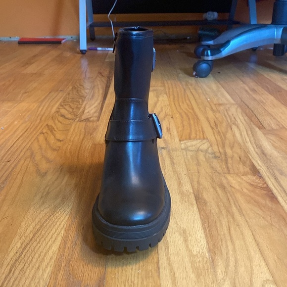 Esplrit Combat Boots size Seven 1/2. Zip up. - Picture 3 of 5